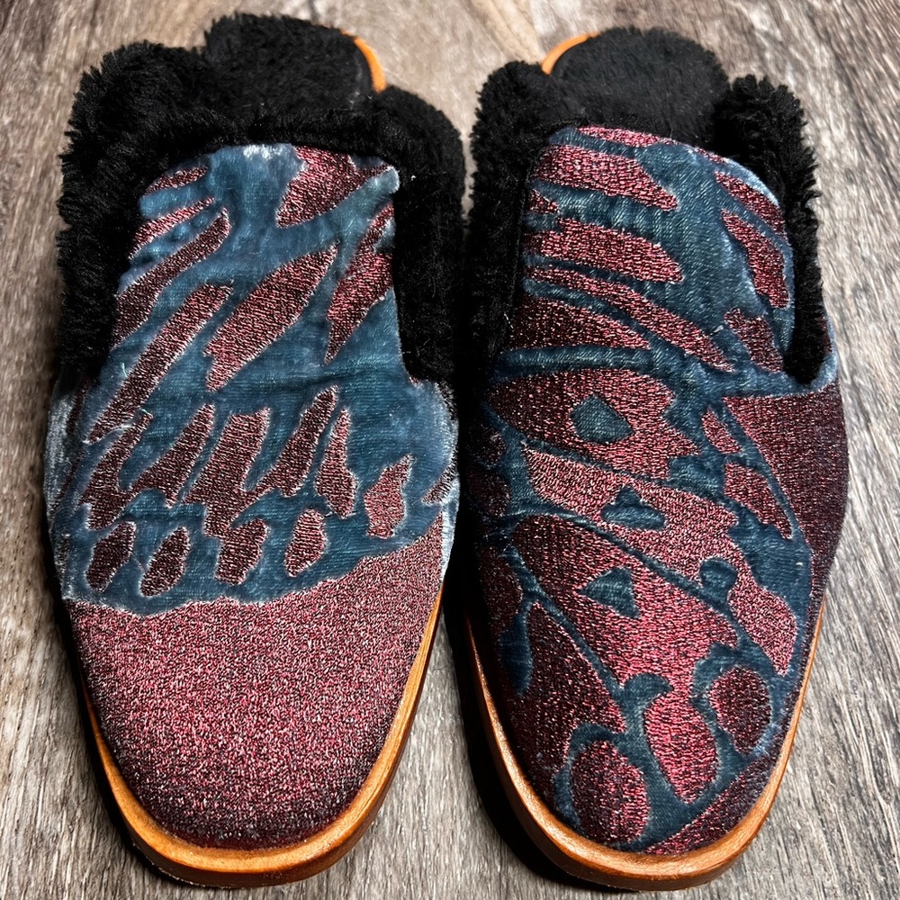 Free People Velvet Fur Slip On Loafers Size 38 US 7.5 Women’s